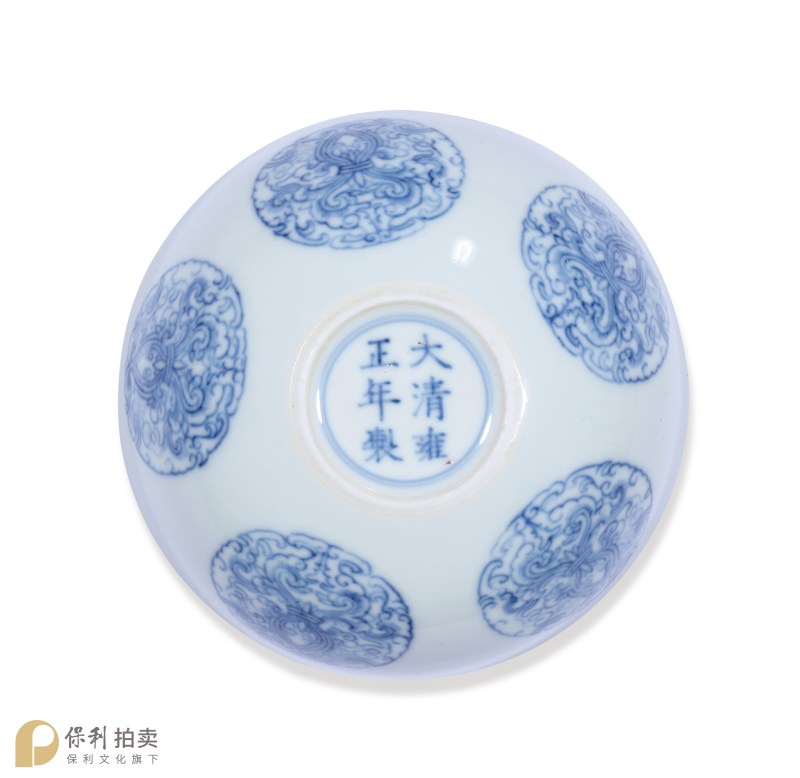 清雍正 青花淡描团花卧足碗 - 图2