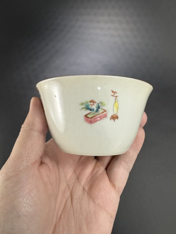 清道光 粉彩人物图杯 - 图3