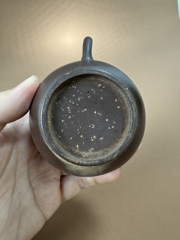 清 紫泥铺砂具轮珠壶 - 图11