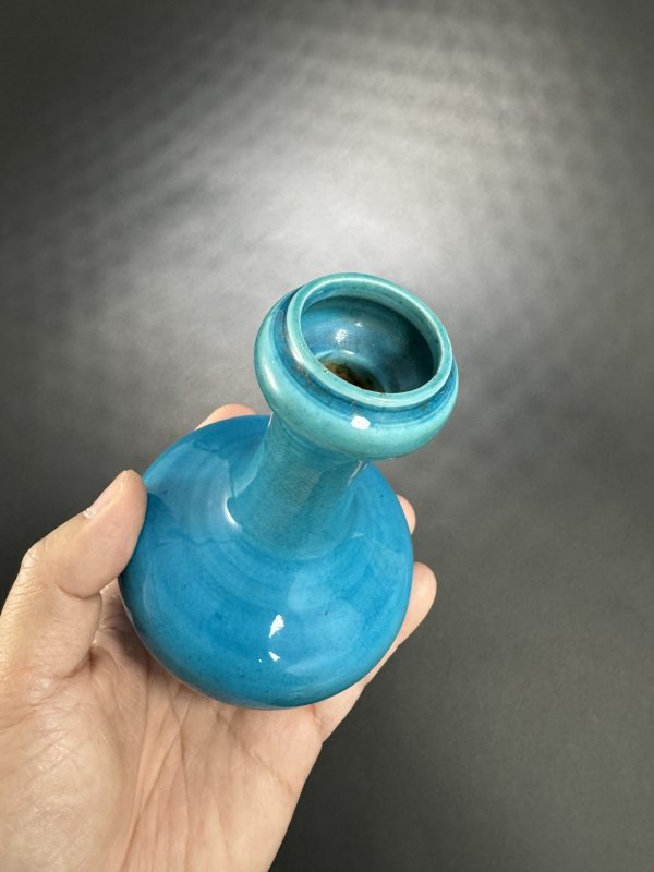 清康熙 孔雀蓝釉小蒜头瓶 - 图7