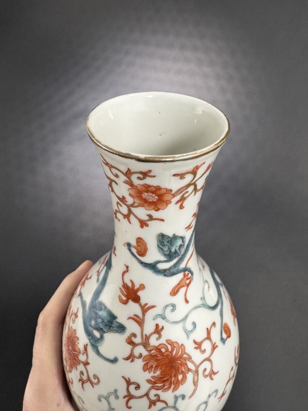 清末民国 蓝龙彩穿矾红描金折枝花卉纹瓶 - 图9