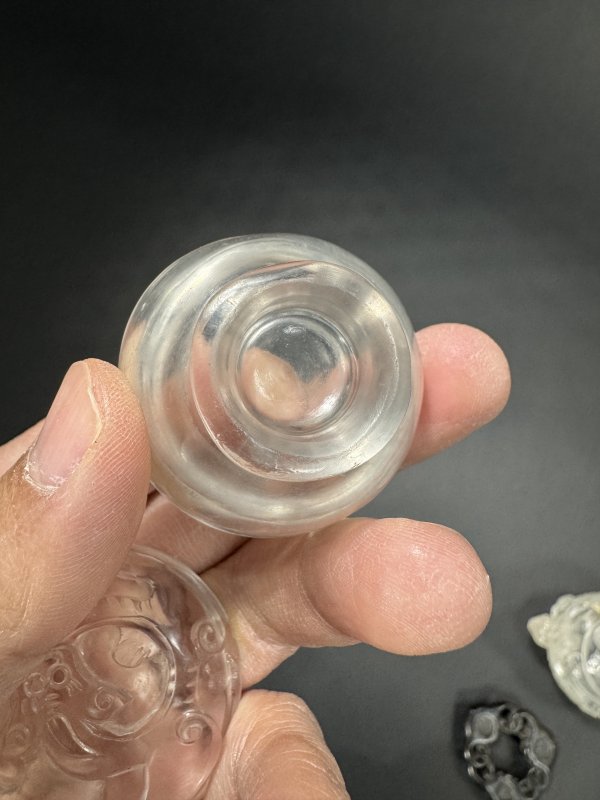 清中期 水晶雕螭龙纹炉、瓶、盒一套 - 图7
