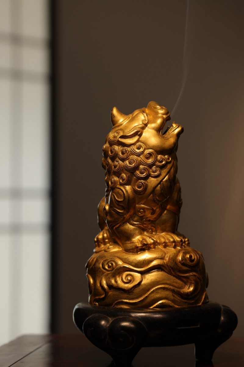 髹金瑞兽香炉 - 图1