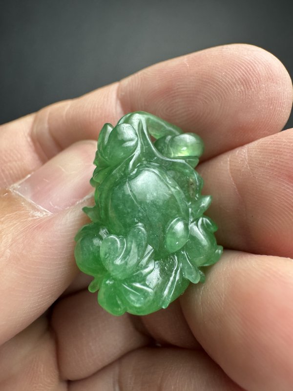 翡翠雕活环花果坠 - 图5
