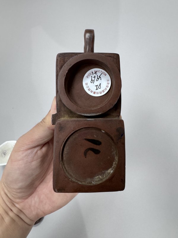 清早期-中期 德化窑白釉刻骏马图八方杯、紫泥加蓝彩癞瓜花卉纹书卷式双联壶一组 - 图16