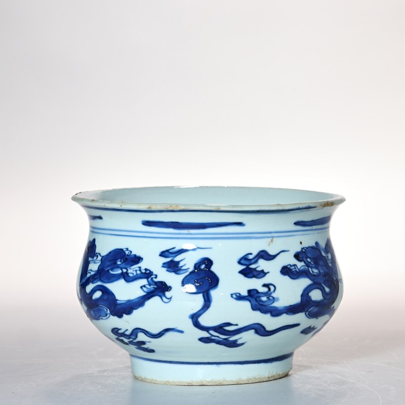清康熙 青花双龙捧珠纹香炉 - 图2