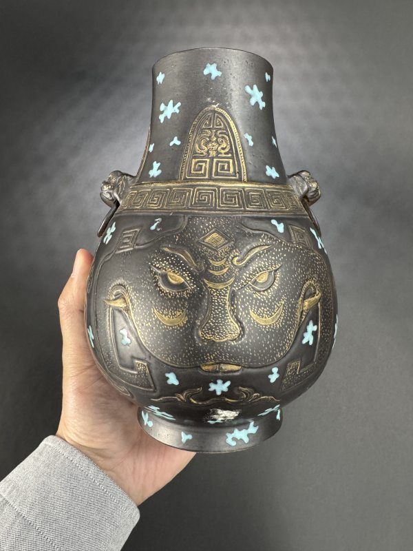 清晚期 仿古铜彩釉双狮耳饕餮纹尊 - 图3