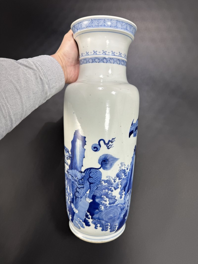 清康熙 青花海水瑞兽江崖图棒槌瓶 - 图10