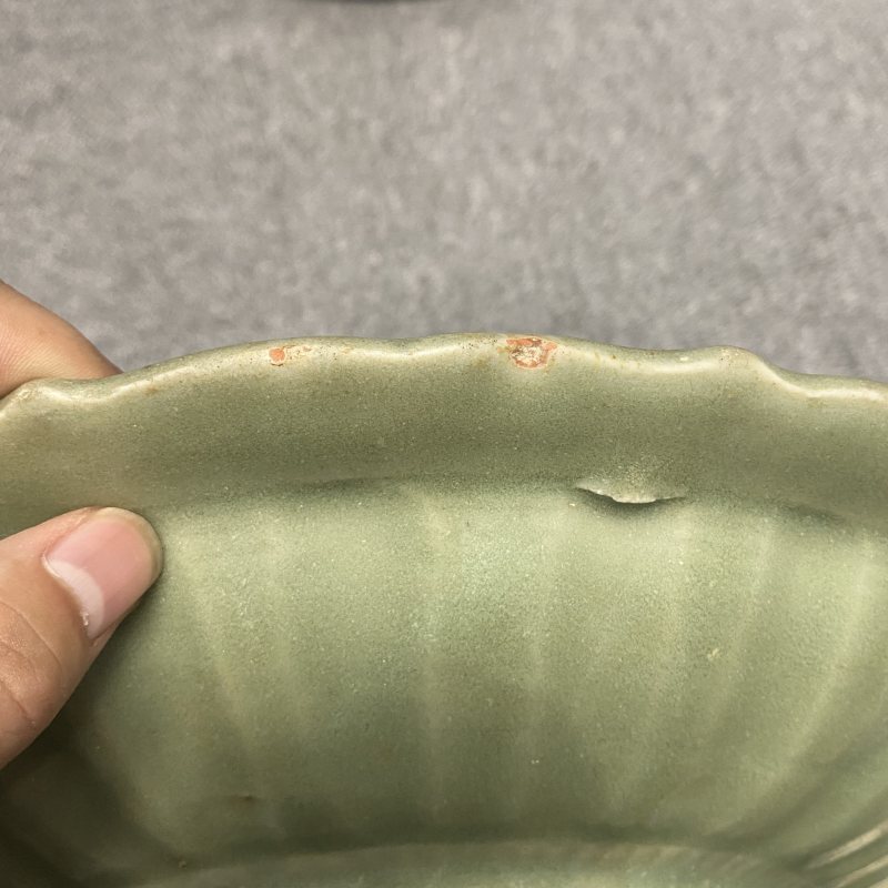 明代 龙泉窑花口盘 - 图7