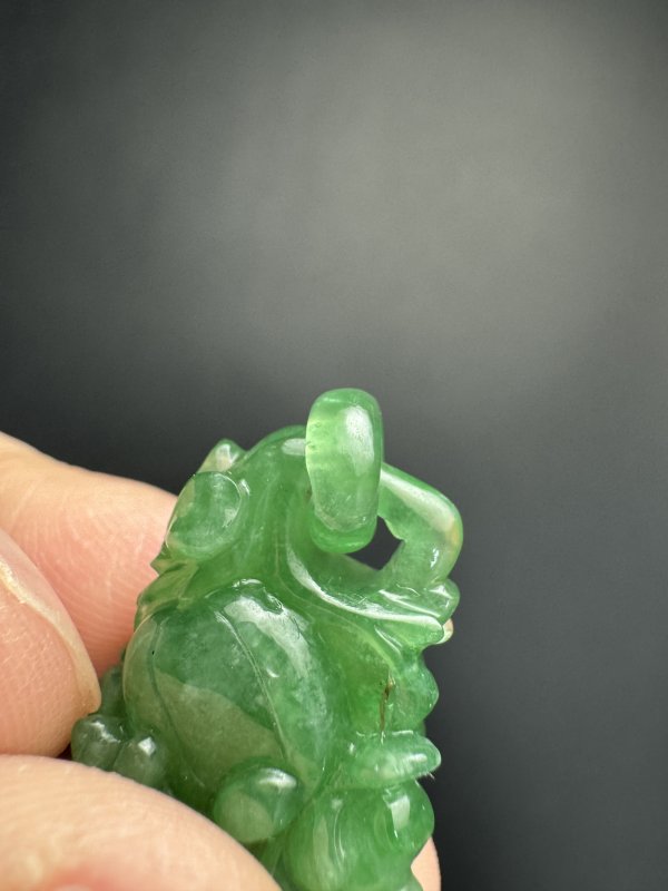 翡翠雕活环花果坠 - 图7