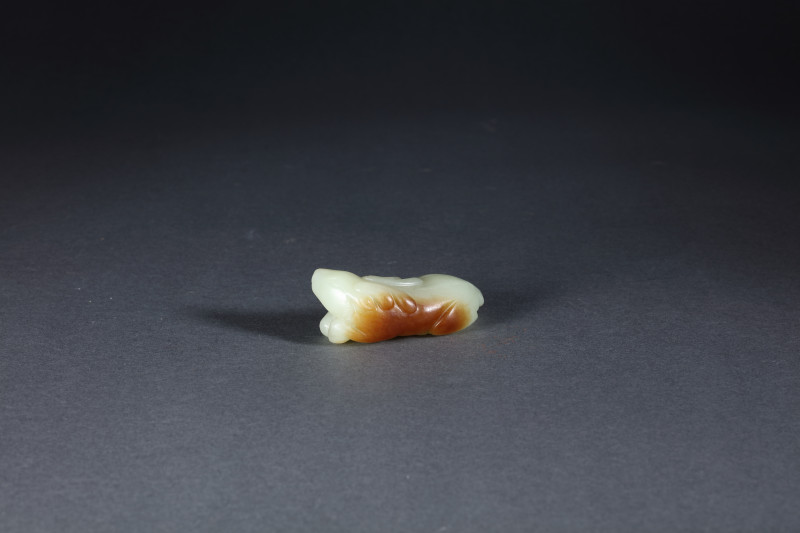 清 白玉留皮卧鹿把件 - 图3