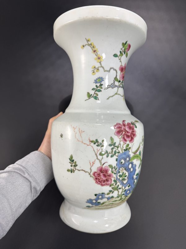 清雍正 粉彩牡丹水仙洞石纹盘口尊 - 图5