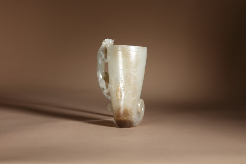 明 玉雕盘螭仿古角杯 - 图4