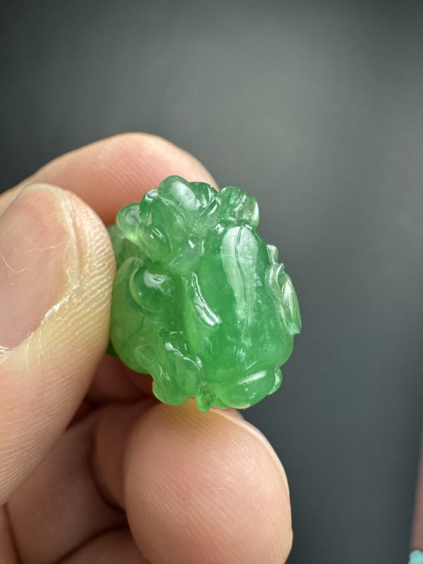 翡翠雕活环花果坠 - 图8