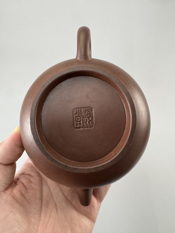 清早期 溪水堂款祥云纹盖直流紫泥壶 - 图12