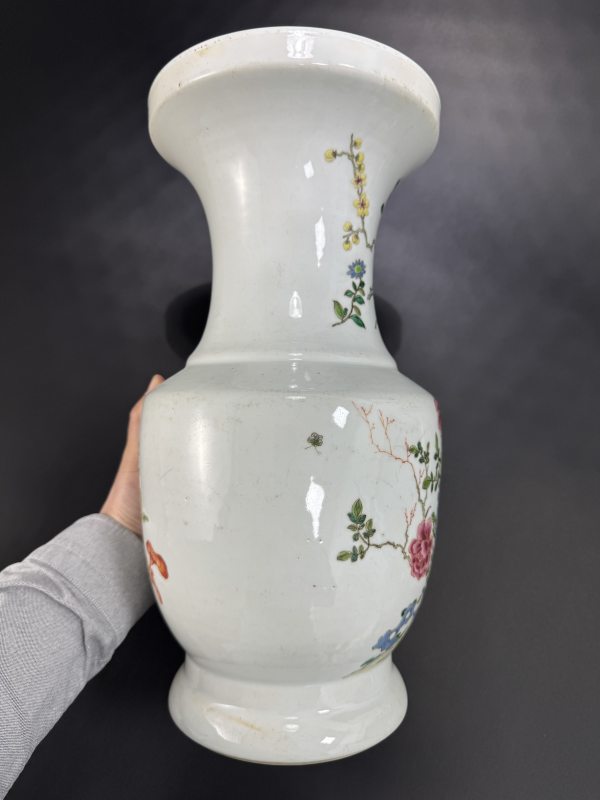 清雍正 粉彩牡丹水仙洞石纹盘口尊 - 图6