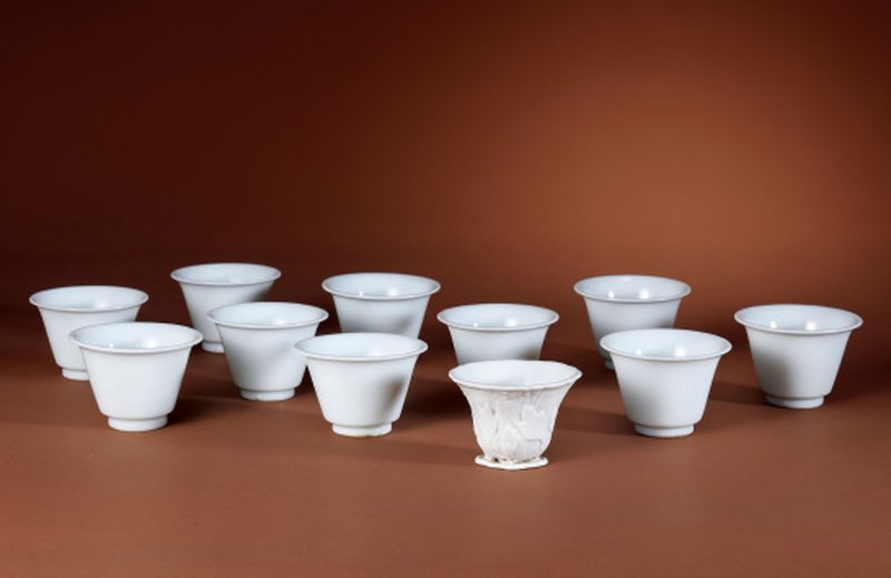 明-清 德化窑白釉花口杯、白釉铃铛杯一组十一只