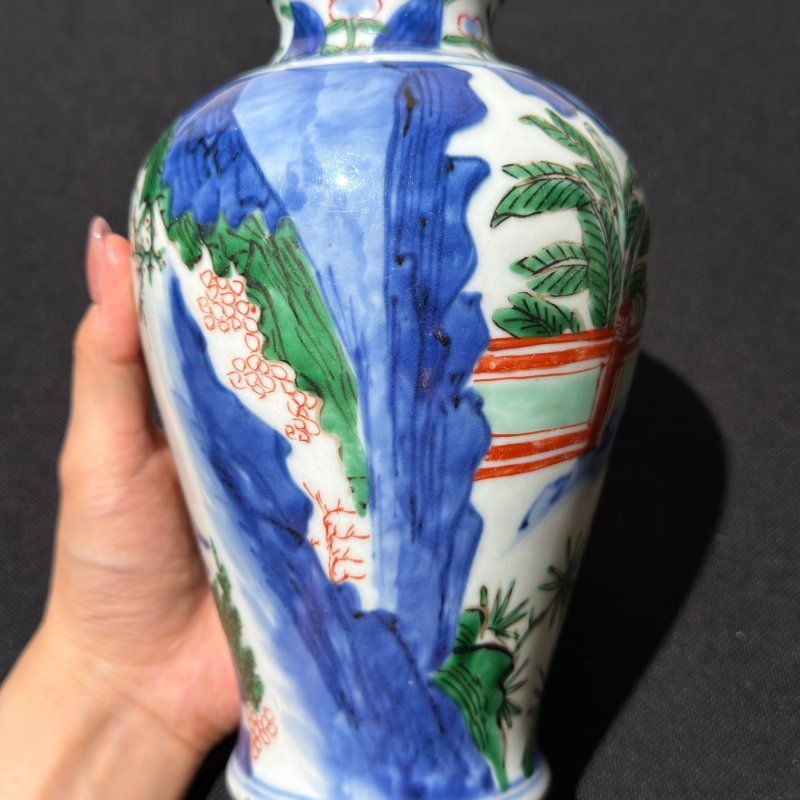 清顺治 青花五彩仕女婴戏图梅瓶 - 图5