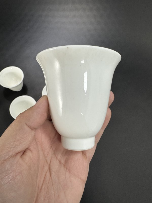 清 德化窑白釉大铃铛杯一套五只 - 图4