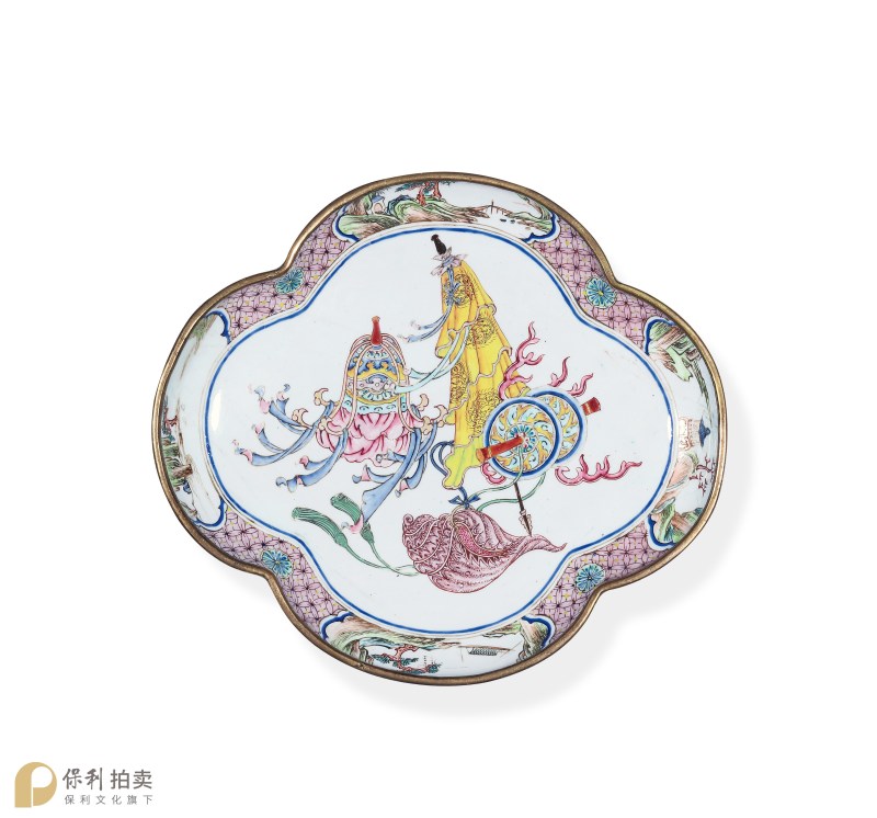 清乾隆 铜胎画珐琅海棠型轮螺伞盖八吉祥纹盘 - 图2
