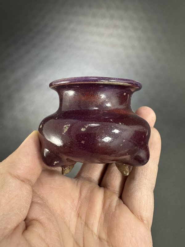 清 钧窑玫瑰紫三足炉 - 图4