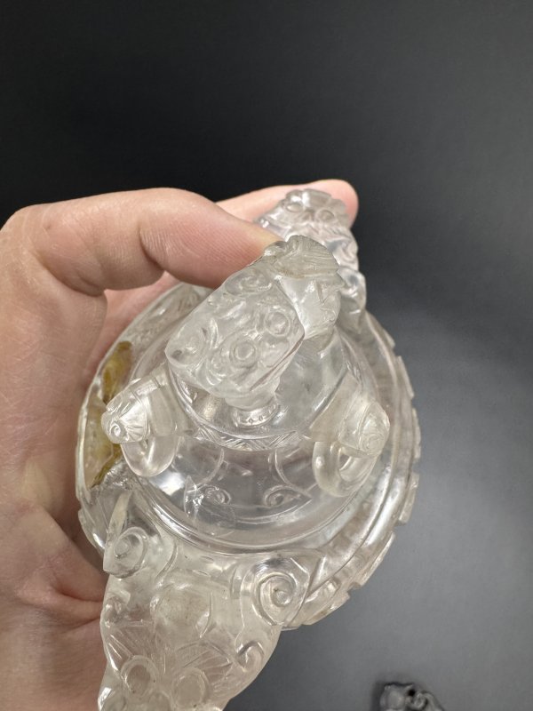 清中期 水晶雕螭龙纹炉、瓶、盒一套 - 图12