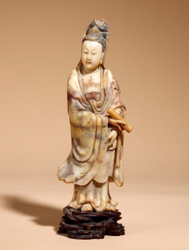 清早期 寿山石雕持经观音坐像