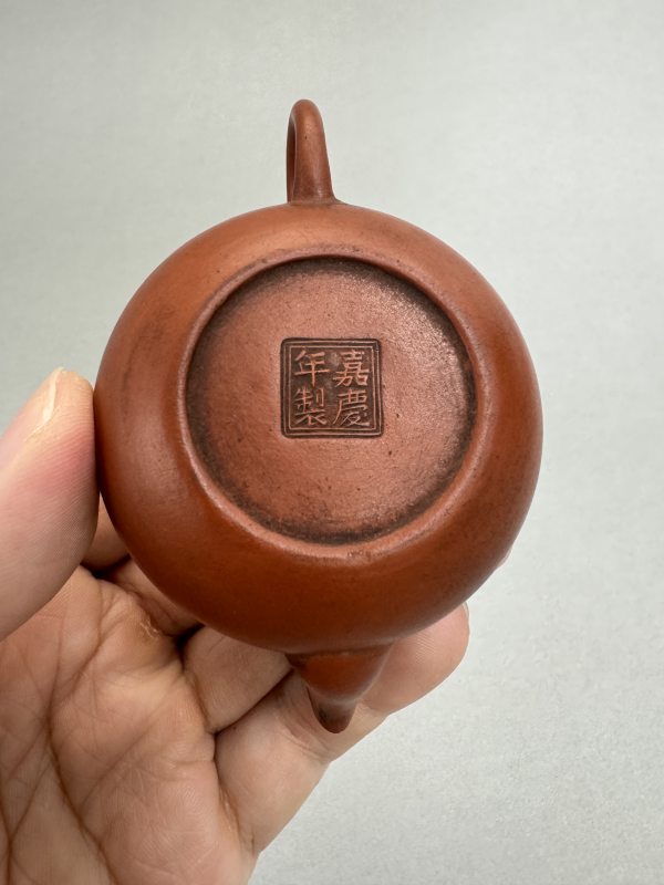 清 嘉庆年制款朱泥梨形汕头壶 - 图11