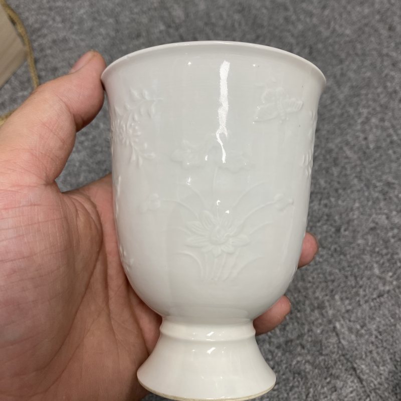清中期 白釉模印花蝶纹铃铛杯一对 - 图7