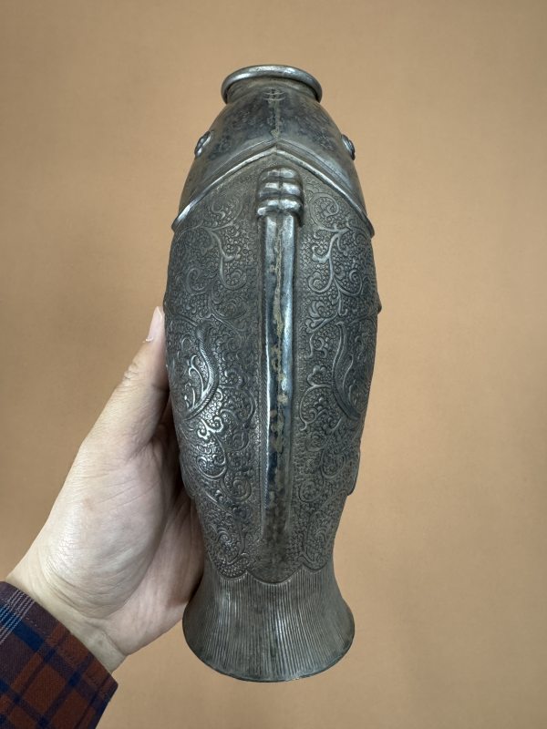 清 昇云堂款银錾刻双凤纹鱼形花插 - 图4