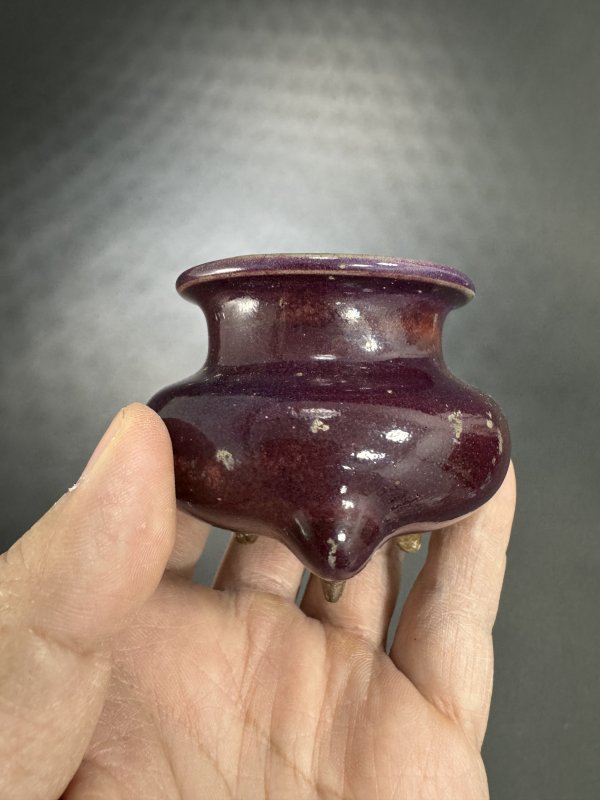 清 钧窑玫瑰紫三足炉 - 图5