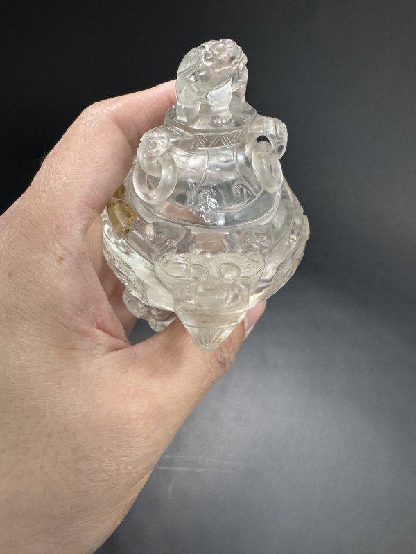 清中期 水晶雕螭龙纹炉、瓶、盒一套 - 图13