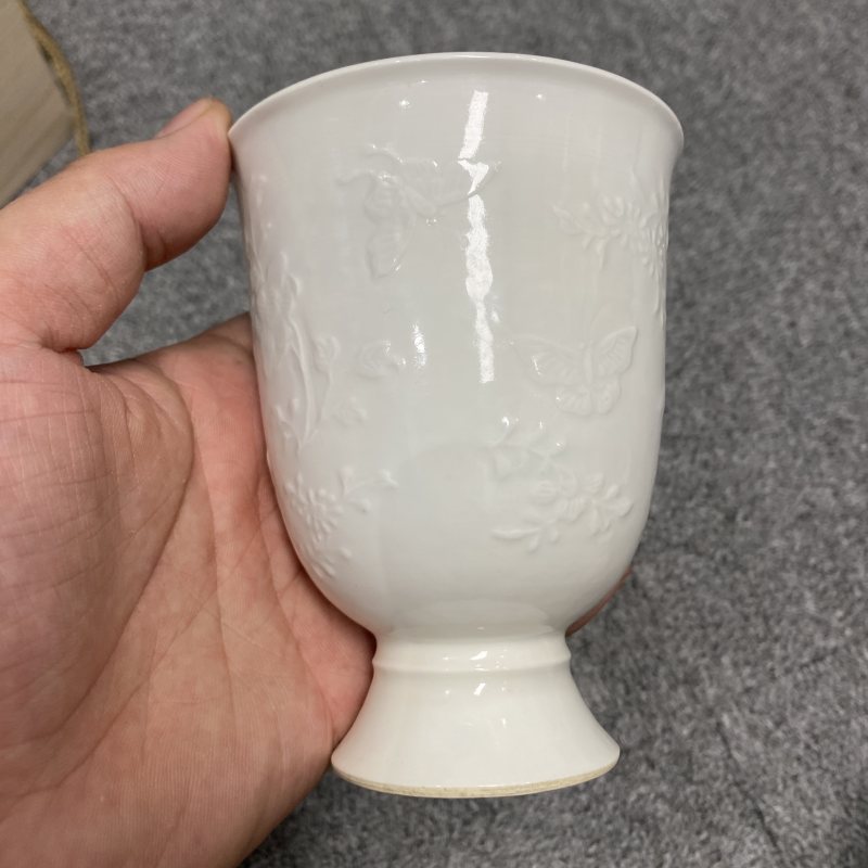 清中期 白釉模印花蝶纹铃铛杯一对 - 图8