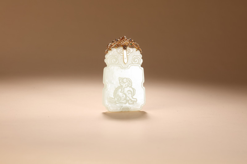 清 白玉浮雕灵芝仙草瑞兽纹牌 - 图5