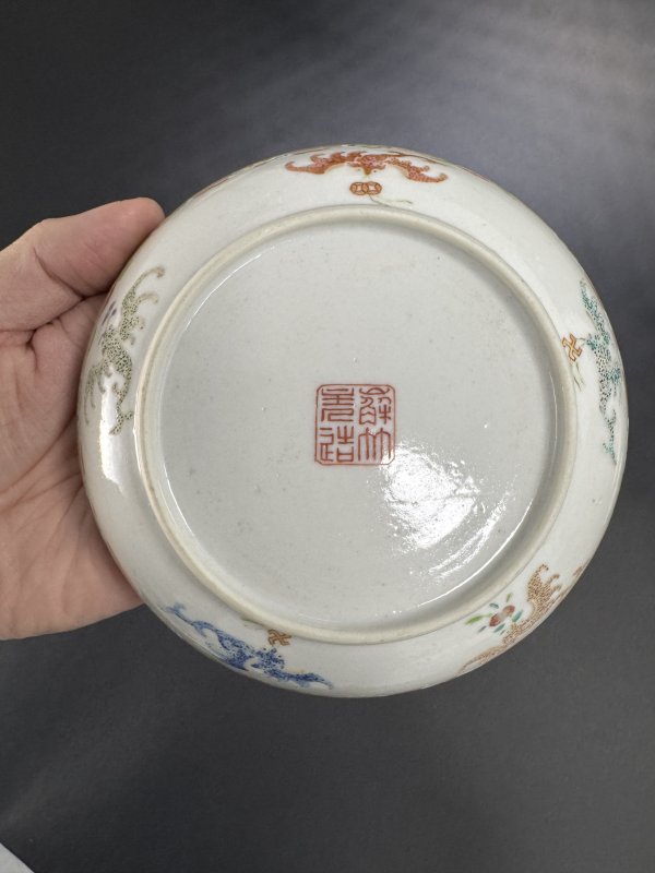 清道光 嶰竹主人造粉彩蝠寿纹盘一对 - 图4