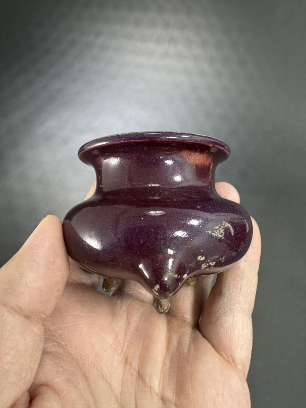 清 钧窑玫瑰紫三足炉 - 图6