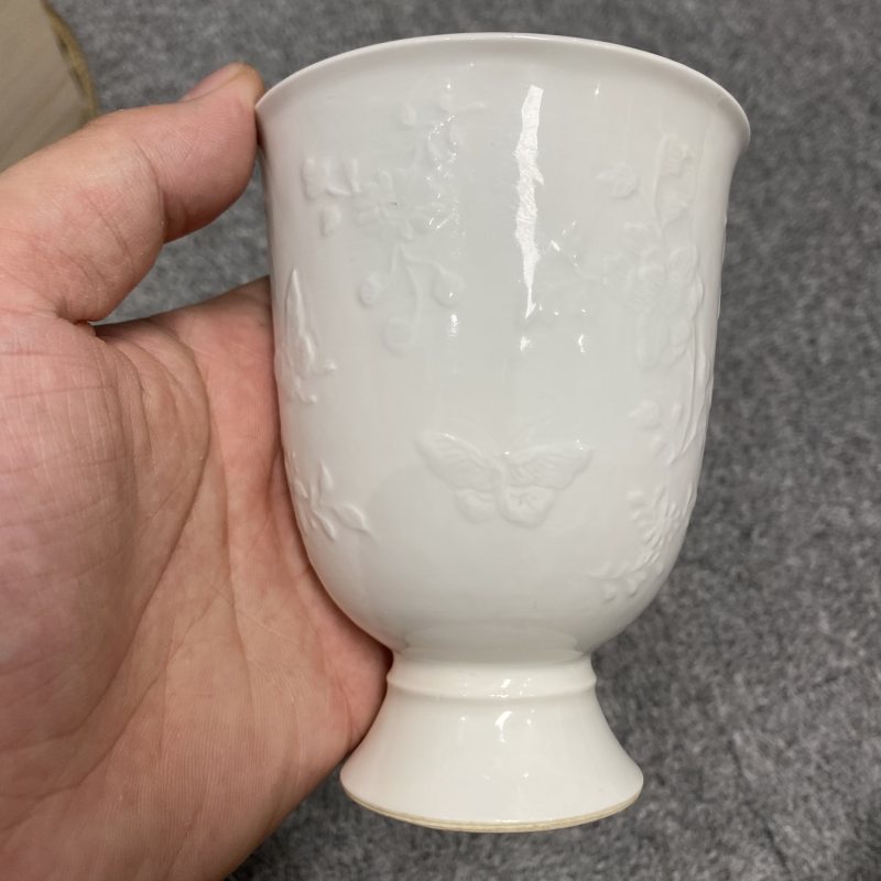 清中期 白釉模印花蝶纹铃铛杯一对 - 图9