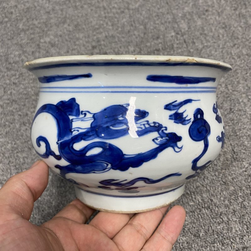清康熙 青花双龙捧珠纹香炉 - 图8