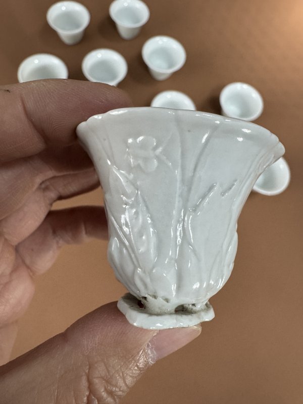 明-清 德化窑白釉花口杯、白釉铃铛杯一组十一只 - 图4