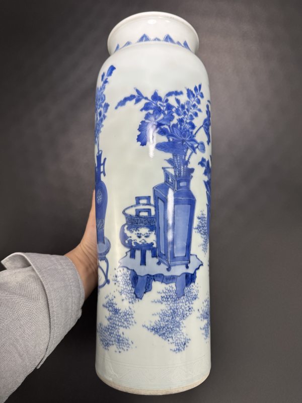 明崇祯 青花通景瓶花清供图筒瓶 - 图4