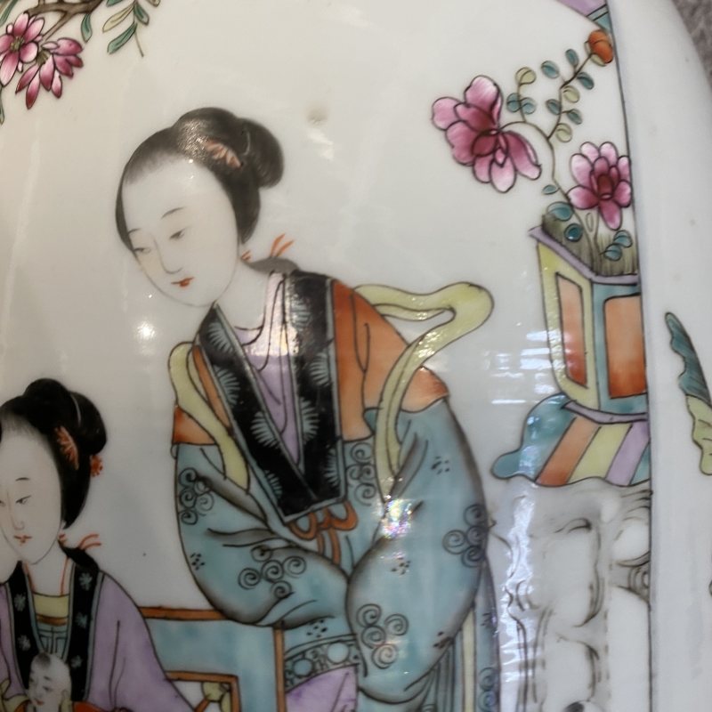 民国 粉彩人物纹大瓶一对 - 图24