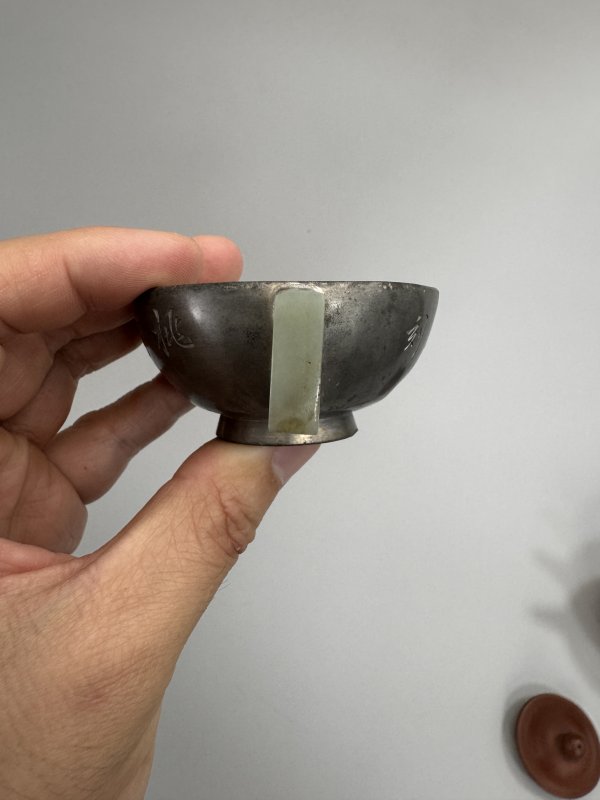 清 紫泥壶、竹香刻诗文锡制桃杯一组 - 图7