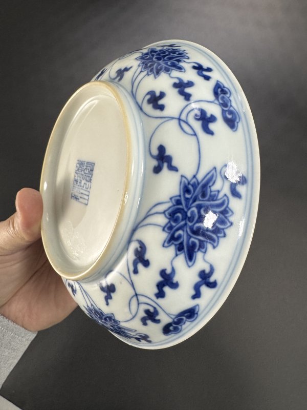 清乾隆 青花缠枝莲纹盘 - 图6
