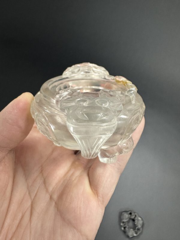 清中期 水晶雕螭龙纹炉、瓶、盒一套 - 图15