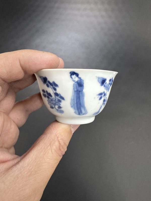 清康熙 青花仕女花卉纹杯、碟两套 - 图5