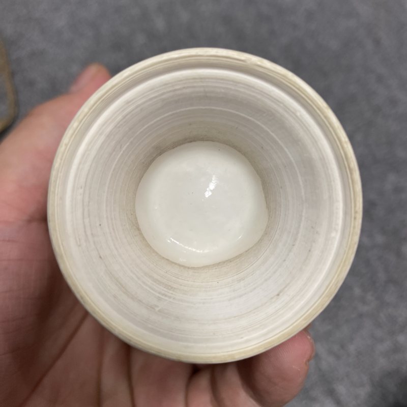 清中期 白釉模印花蝶纹铃铛杯一对 - 图11