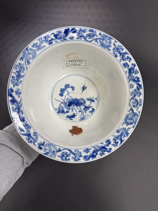 清康熙 青花荷塘鹭鸶纹折沿碗 - 图9