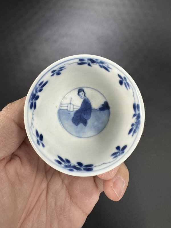 清康熙 青花仕女花卉纹杯、碟两套 - 图6