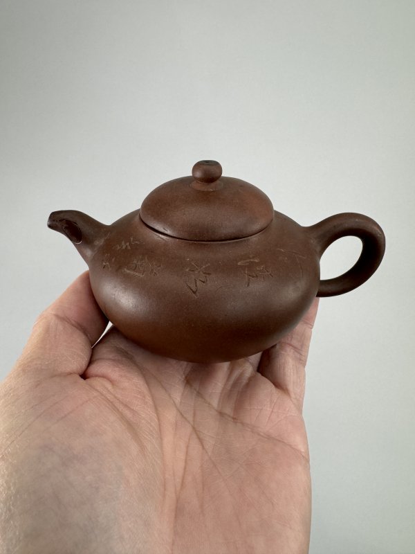 清 冯彩霞监制子冶诗文梅花紫泥小合欢壶（配黄花梨嵌云石壶承） - 图6