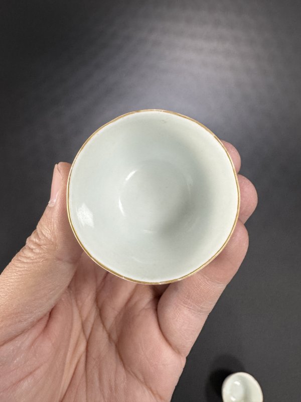 清 粉彩鱼化龙卧足花口杯一对 - 图7